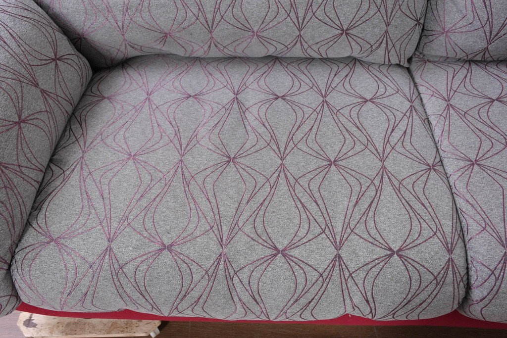 新古　未使用展示品　超美品　HUKLA Classic(フクラ)　CLIVIA(クリビア)　FF- 2003/FC-2614　曲線的フォルムと大胆な配色が目を引く2.5人掛けソファ　定価約53万円　(R-087021)