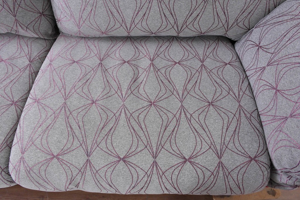 新古　未使用展示品　超美品　HUKLA Classic(フクラ)　CLIVIA(クリビア)　FF- 2003/FC-2614　曲線的フォルムと大胆な配色が目を引く2.5人掛けソファ　定価約53万円　(R-087021)