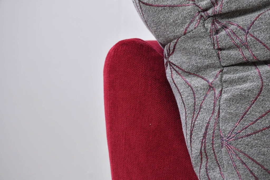 新古　未使用展示品　超美品　HUKLA Classic(フクラ)　CLIVIA(クリビア)　FF- 2003/FC-2614　曲線的フォルムと大胆な配色が目を引く2.5人掛けソファ　定価約53万円　(R-087021)