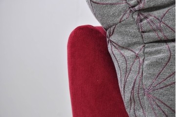 新古　未使用展示品　超美品　HUKLA Classic(フクラ)　CLIVIA(クリビア)　FF- 2003/FC-2614　曲線的フォルムと大胆な配色が目を引く2.5人掛けソファ　定価約53万円　(R-087021)