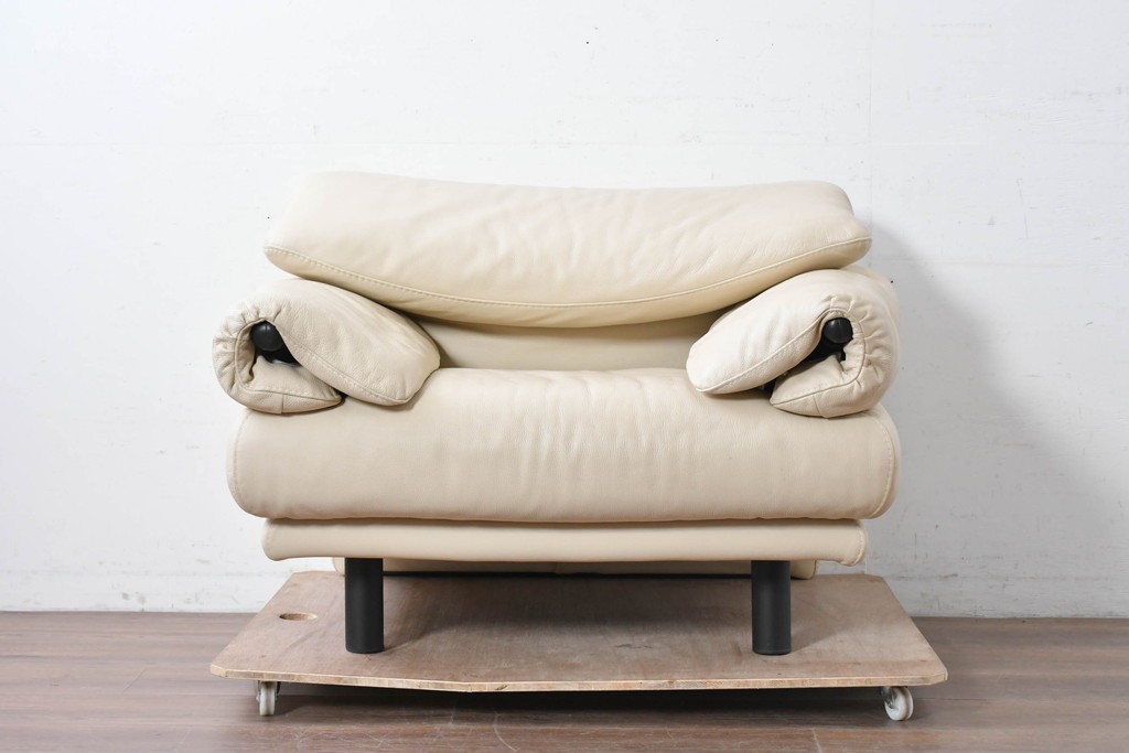 中古　Poltromec(ポルトロメック)社　ジェミニシリーズ　レザー(本革)　包み込まれる座り心地の1人掛けソファ　定価約30万円　(R-087022)