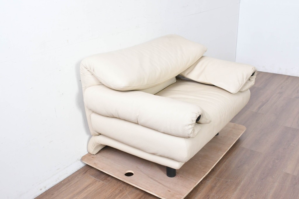 中古　Poltromec(ポルトロメック)社　ジェミニシリーズ　レザー(本革)　包み込まれる座り心地の1人掛けソファ　定価約30万円　(R-087022)