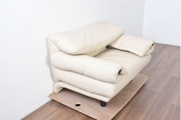 中古　Poltromec(ポルトロメック)社　ジェミニシリーズ　レザー(本革)　包み込まれる座り心地の1人掛けソファ　定価約30万円　(R-087022)