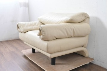 中古　Poltromec(ポルトロメック)社　ジェミニシリーズ　レザー(本革)　包み込まれる座り心地の1人掛けソファ　定価約30万円　(R-087022)