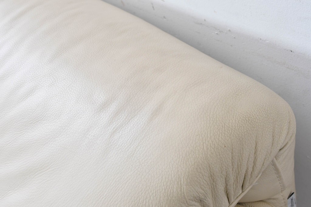 中古　Poltromec(ポルトロメック)社　ジェミニシリーズ　レザー(本革)　包み込まれる座り心地の1人掛けソファ　定価約30万円　(R-087022)