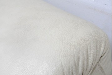 中古　Poltromec(ポルトロメック)社　ジェミニシリーズ　レザー(本革)　包み込まれる座り心地の1人掛けソファ　定価約30万円　(R-087022)