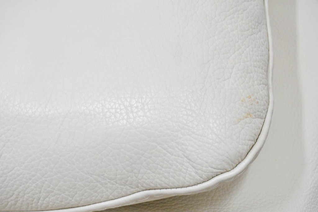 中古　Poltromec(ポルトロメック)社　ジェミニシリーズ　レザー(本革)　包み込まれる座り心地の1人掛けソファ　定価約30万円　(R-087022)