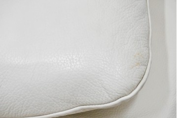 中古　Poltromec(ポルトロメック)社　ジェミニシリーズ　レザー(本革)　包み込まれる座り心地の1人掛けソファ　定価約30万円　(R-087022)