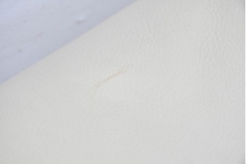 中古　Poltromec(ポルトロメック)社　ジェミニシリーズ　レザー(本革)　包み込まれる座り心地の1人掛けソファ　定価約30万円　(R-087022)