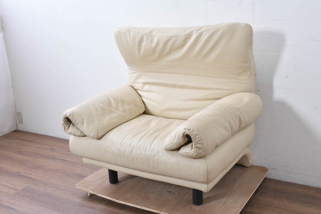 中古　Poltromec(ポルトロメック)社　ジェミニシリーズ　レザー(本革)　包み込まれる座り心地の1人掛けソファ　定価約30万円　(R-087022)