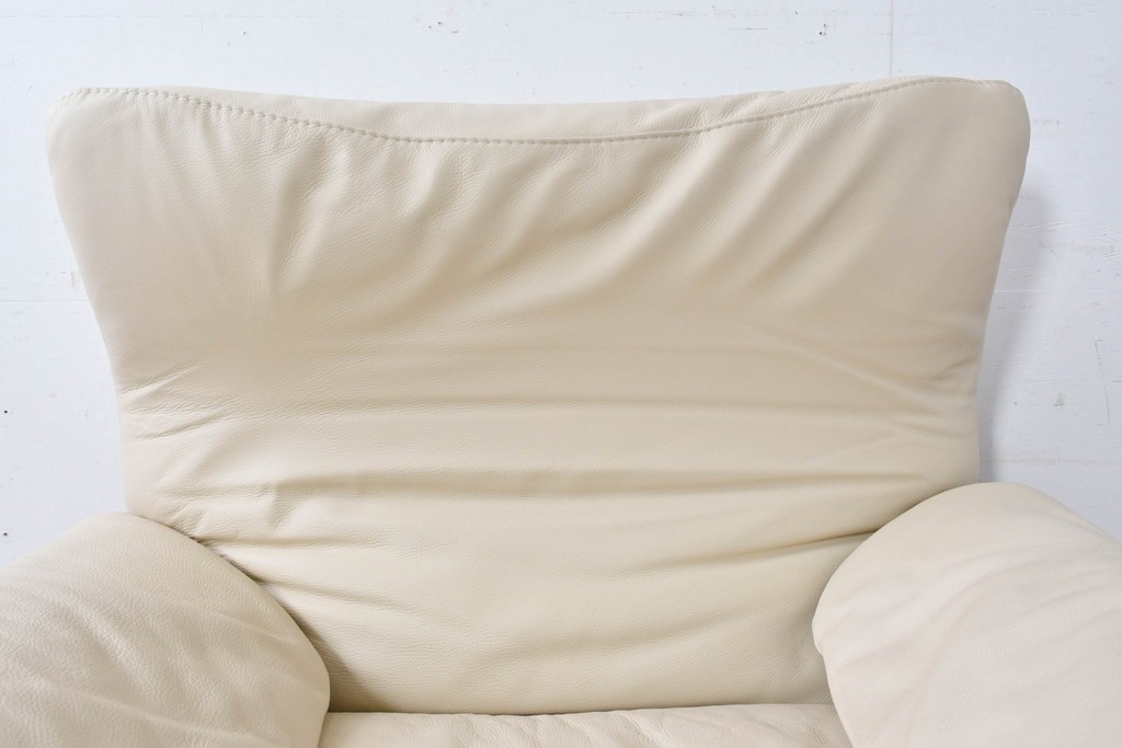 中古　Poltromec(ポルトロメック)社　ジェミニシリーズ　レザー(本革)　包み込まれる座り心地の1人掛けソファ　定価約30万円　(R-087022)