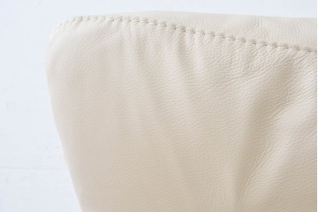 中古　Poltromec(ポルトロメック)社　ジェミニシリーズ　レザー(本革)　包み込まれる座り心地の1人掛けソファ　定価約30万円　(R-087022)