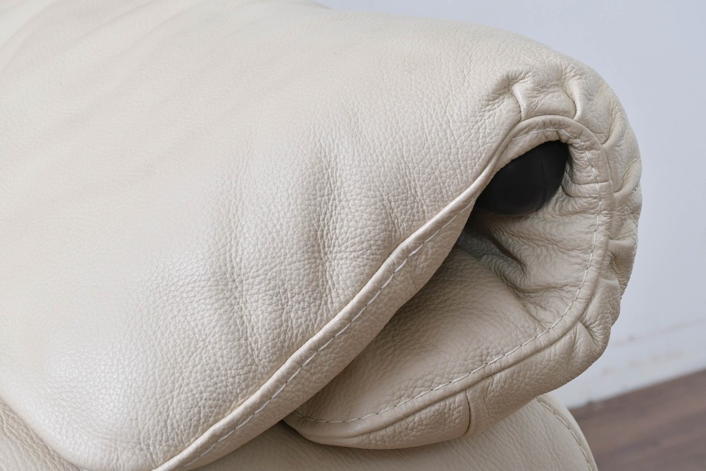 中古　Poltromec(ポルトロメック)社　ジェミニシリーズ　レザー(本革)　包み込まれる座り心地の1人掛けソファ　定価約30万円　(R-087022)