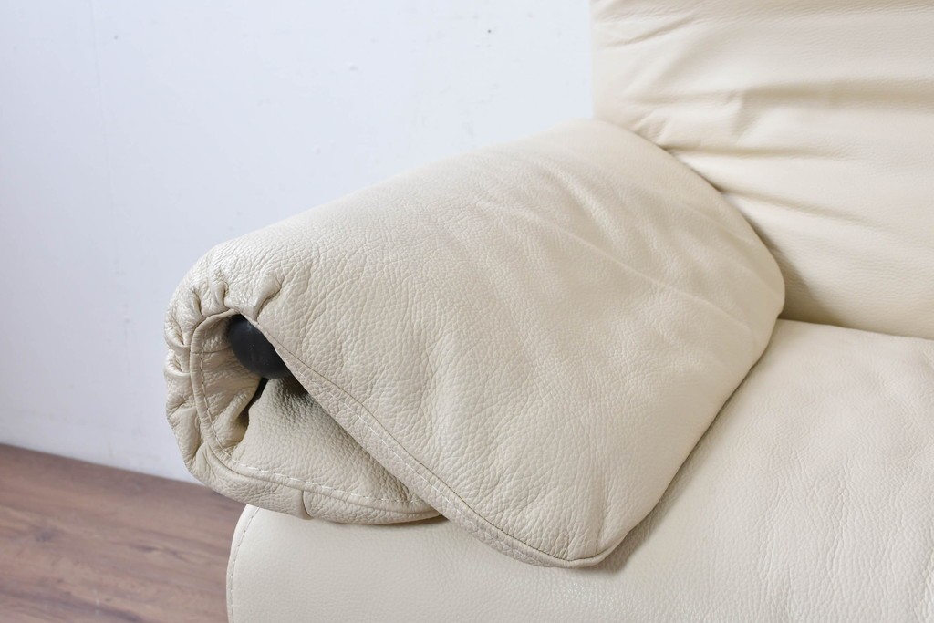 中古　Poltromec(ポルトロメック)社　ジェミニシリーズ　レザー(本革)　包み込まれる座り心地の1人掛けソファ　定価約30万円　(R-087022)