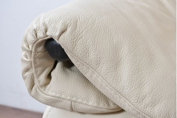 中古　Poltromec(ポルトロメック)社　ジェミニシリーズ　レザー(本革)　包み込まれる座り心地の1人掛けソファ　定価約30万円　(R-087022)