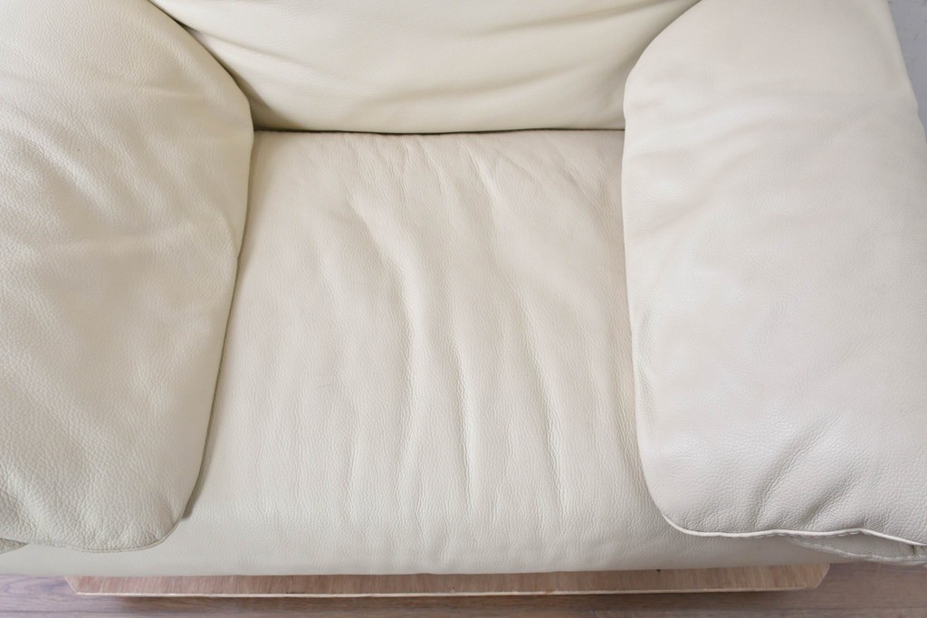 中古　Poltromec(ポルトロメック)社　ジェミニシリーズ　レザー(本革)　包み込まれる座り心地の1人掛けソファ　定価約30万円　(R-087022)