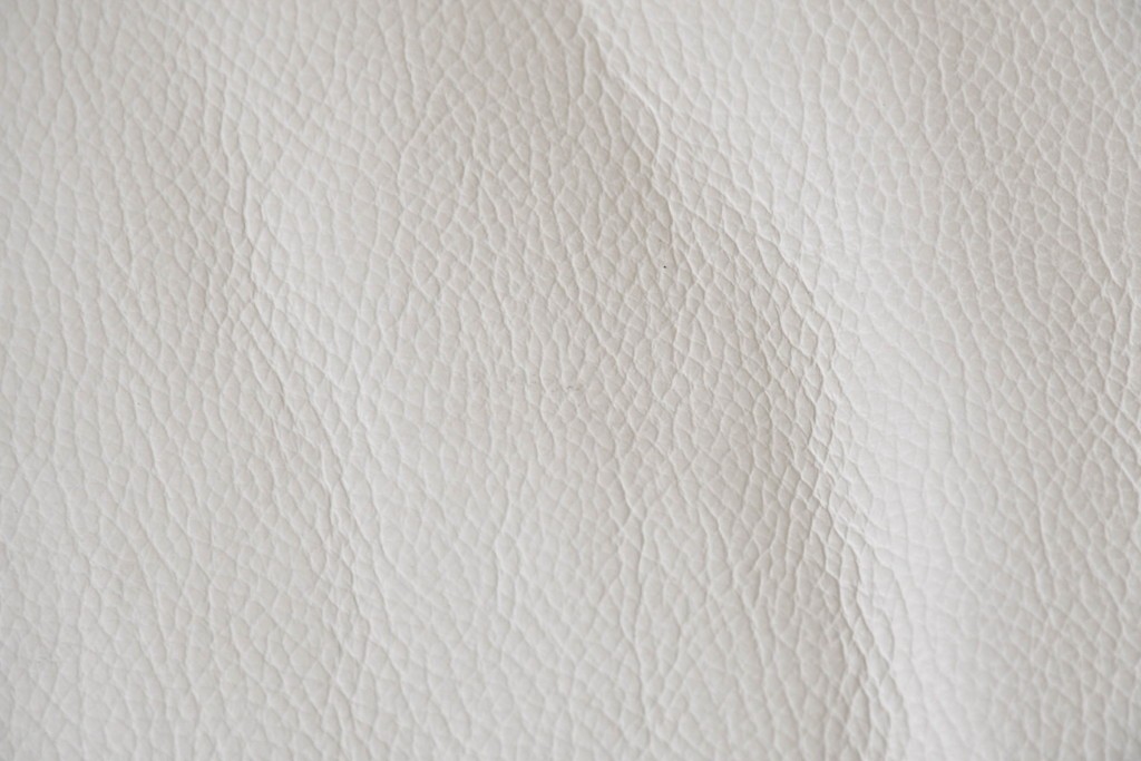 中古　Poltromec(ポルトロメック)社　ジェミニシリーズ　レザー(本革)　包み込まれる座り心地の1人掛けソファ　定価約30万円　(R-087022)