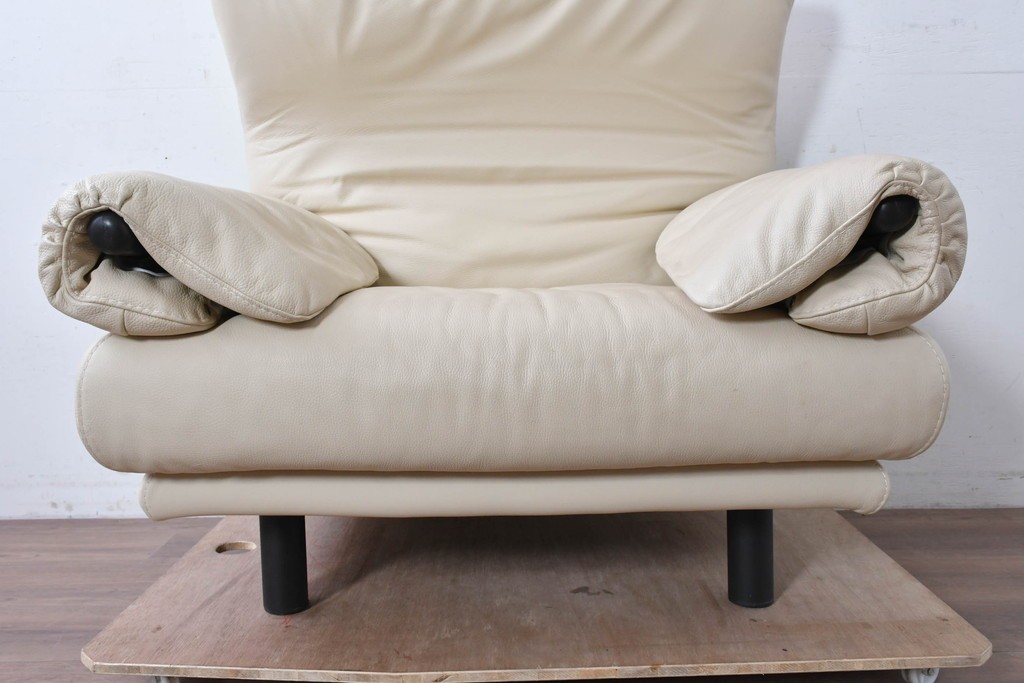 中古　Poltromec(ポルトロメック)社　ジェミニシリーズ　レザー(本革)　包み込まれる座り心地の1人掛けソファ　定価約30万円　(R-087022)