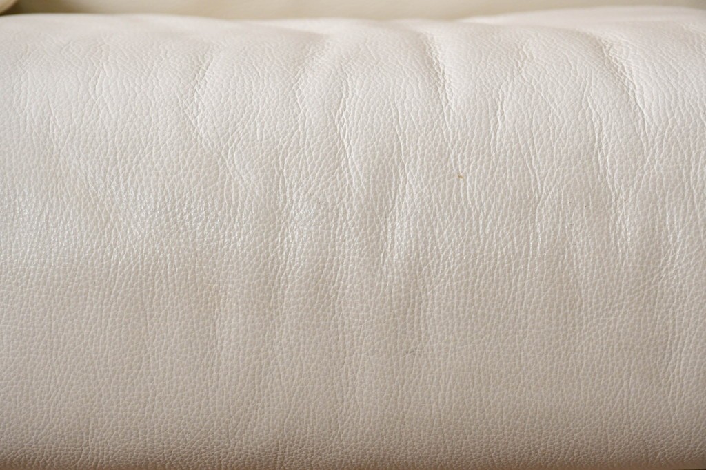 中古　Poltromec(ポルトロメック)社　ジェミニシリーズ　レザー(本革)　包み込まれる座り心地の1人掛けソファ　定価約30万円　(R-087022)