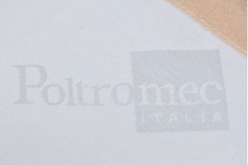 中古　Poltromec(ポルトロメック)社　ジェミニシリーズ　レザー(本革)　包み込まれる座り心地の1人掛けソファ　定価約30万円　(R-087022)