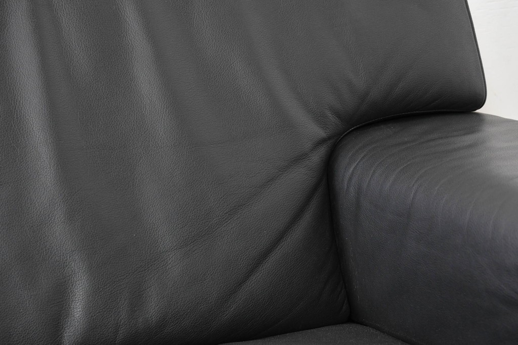 中古　美品　天童木工 最高級ライン　どっしりとしたボリューム感が魅力のT-7230WB-BLイージーチェア2脚セット　定価(2脚合計)約200万円　(R-087023)