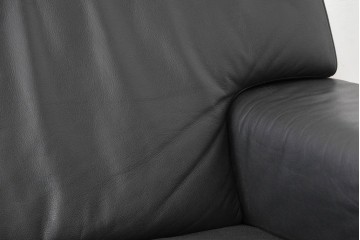 中古　美品　天童木工 最高級ライン　どっしりとしたボリューム感が魅力のT-7230WB-BLイージーチェア2脚セット　定価(2脚合計)約200万円　(R-087023)