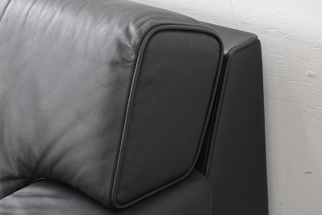 中古　美品　天童木工 最高級ライン　どっしりとしたボリューム感が魅力のT-7230WB-BLイージーチェア2脚セット　定価(2脚合計)約200万円　(R-087023)