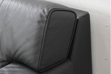 中古　美品　天童木工 最高級ライン　どっしりとしたボリューム感が魅力のT-7230WB-BLイージーチェア2脚セット　定価(2脚合計)約200万円　(R-087023)