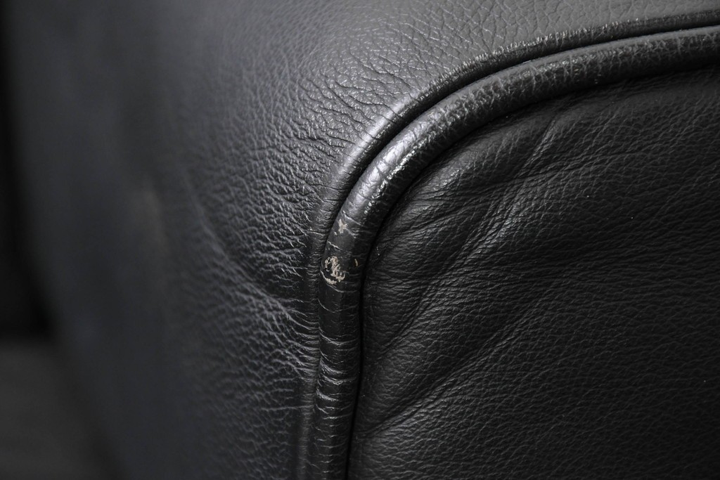 中古　美品　天童木工 最高級ライン　どっしりとしたボリューム感が魅力のT-7230WB-BLイージーチェア2脚セット　定価(2脚合計)約200万円　(R-087023)