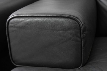 中古　美品　天童木工 最高級ライン　どっしりとしたボリューム感が魅力のT-7230WB-BLイージーチェア2脚セット　定価(2脚合計)約200万円　(R-087023)