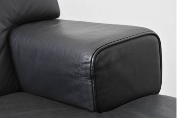 中古　美品　天童木工 最高級ライン　どっしりとしたボリューム感が魅力のT-7230WB-BLイージーチェア2脚セット　定価(2脚合計)約200万円　(R-087023)