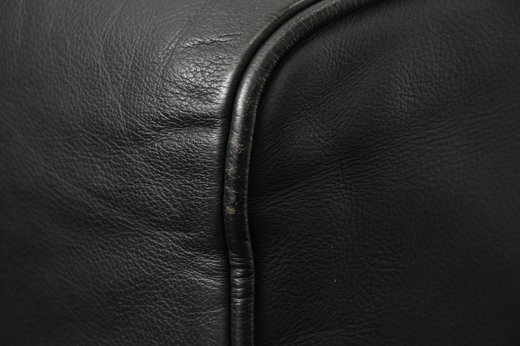 中古　美品　天童木工 最高級ライン　どっしりとしたボリューム感が魅力のT-7230WB-BLイージーチェア2脚セット　定価(2脚合計)約200万円　(R-087023)