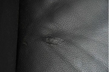 中古　美品　天童木工 最高級ライン　どっしりとしたボリューム感が魅力のT-7230WB-BLイージーチェア2脚セット　定価(2脚合計)約200万円　(R-087023)