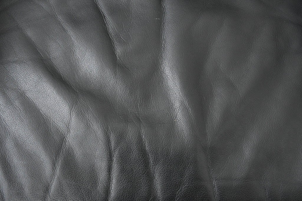 中古　美品　天童木工 最高級ライン　どっしりとしたボリューム感が魅力のT-7230WB-BLイージーチェア2脚セット　定価(2脚合計)約200万円　(R-087023)