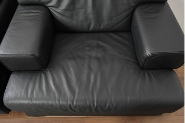 中古　美品　天童木工 最高級ライン　どっしりとしたボリューム感が魅力のT-7230WB-BLイージーチェア2脚セット　定価(2脚合計)約200万円　(R-087023)