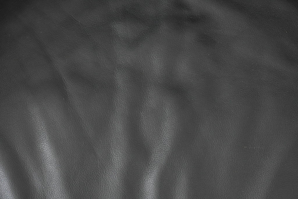 中古　美品　天童木工 最高級ライン　どっしりとしたボリューム感が魅力のT-7230WB-BLイージーチェア2脚セット　定価(2脚合計)約200万円　(R-087023)