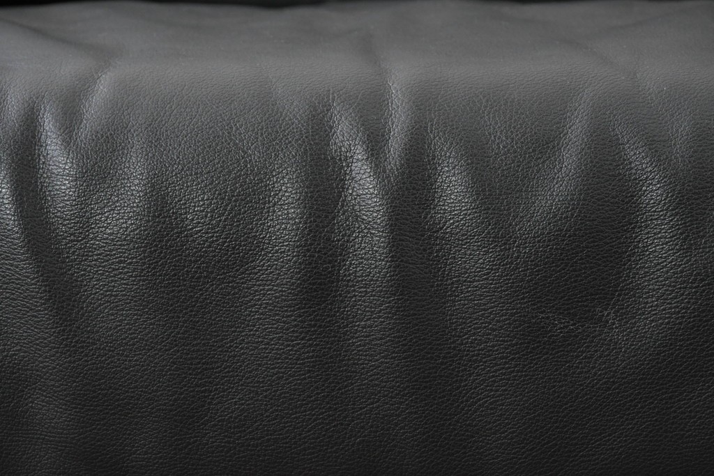 中古　美品　天童木工 最高級ライン　どっしりとしたボリューム感が魅力のT-7230WB-BLイージーチェア2脚セット　定価(2脚合計)約200万円　(R-087023)