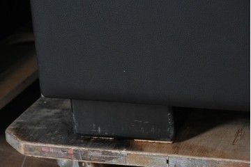 中古　美品　天童木工 最高級ライン　どっしりとしたボリューム感が魅力のT-7230WB-BLイージーチェア2脚セット　定価(2脚合計)約200万円　(R-087023)