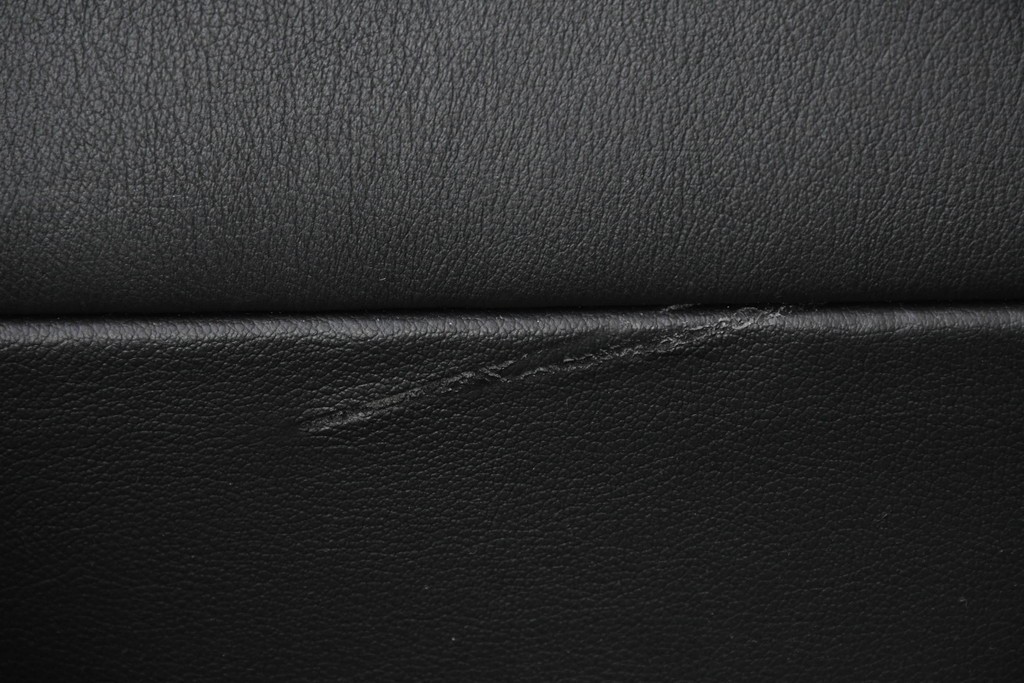 中古　美品　天童木工 最高級ライン　どっしりとしたボリューム感が魅力のT-7230WB-BLイージーチェア2脚セット　定価(2脚合計)約200万円　(R-087023)