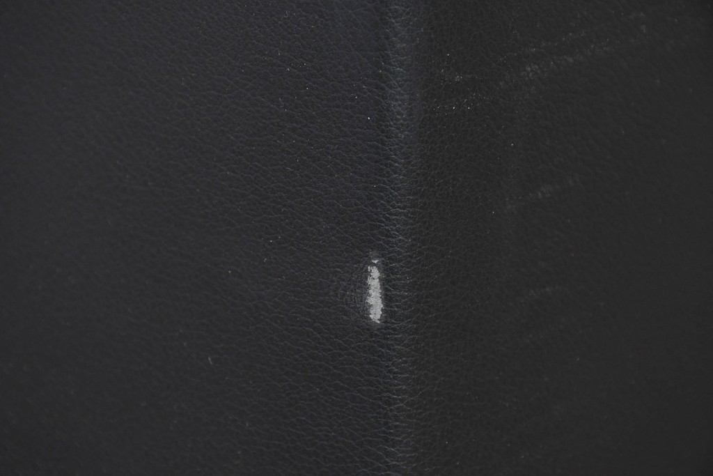 中古　美品　天童木工 最高級ライン　どっしりとしたボリューム感が魅力のT-7230WB-BLイージーチェア2脚セット　定価(2脚合計)約200万円　(R-087023)