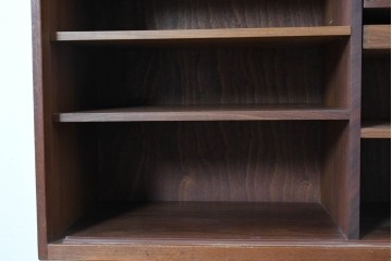 デンマークヴィンテージ　チーク材　収納力に優れたシンプルデザインのサイドキャビネット　(R-087024)