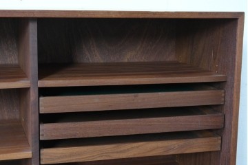 デンマークヴィンテージ　チーク材　収納力に優れたシンプルデザインのサイドキャビネット　(R-087024)