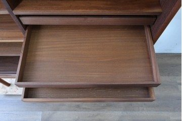 デンマークヴィンテージ　チーク材　収納力に優れたシンプルデザインのサイドキャビネット　(R-087024)