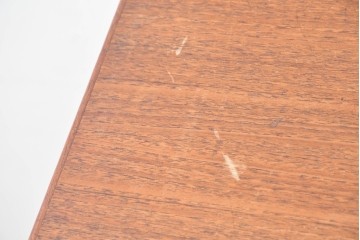 デンマークヴィンテージ　チーク材　収納力に優れたシンプルデザインのサイドキャビネット　(R-087024)