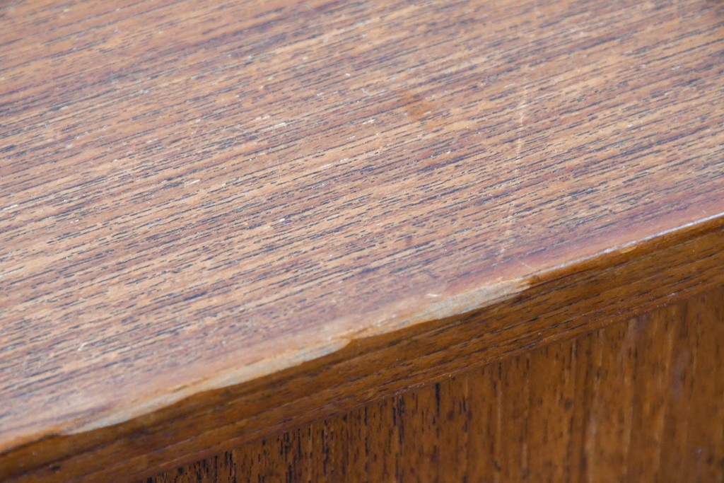 デンマークヴィンテージ　チーク材　収納力に優れたシンプルデザインのサイドキャビネット　(R-087024)