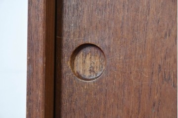 デンマークヴィンテージ　チーク材　収納力に優れたシンプルデザインのサイドキャビネット　(R-087024)