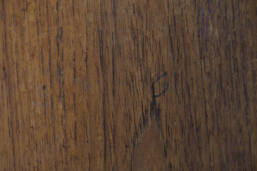 デンマークヴィンテージ　チーク材　収納力に優れたシンプルデザインのサイドキャビネット　(R-087024)