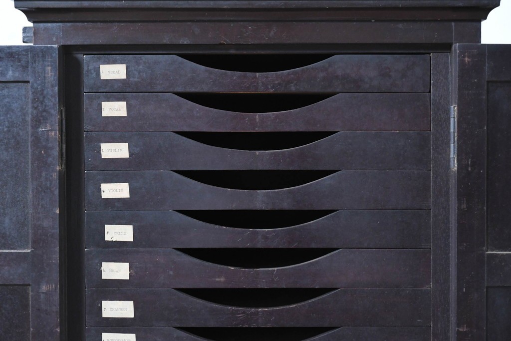 和製アンティーク　薄型引き出しが並ぶレコードケース　(R-087025)