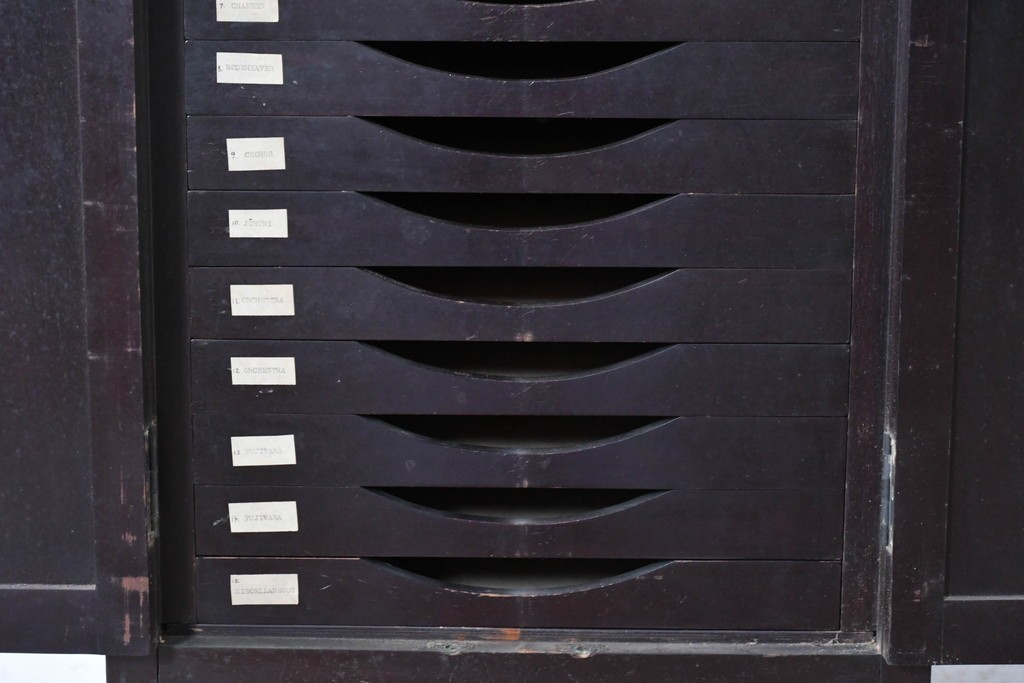 和製アンティーク　薄型引き出しが並ぶレコードケース　(R-087025)