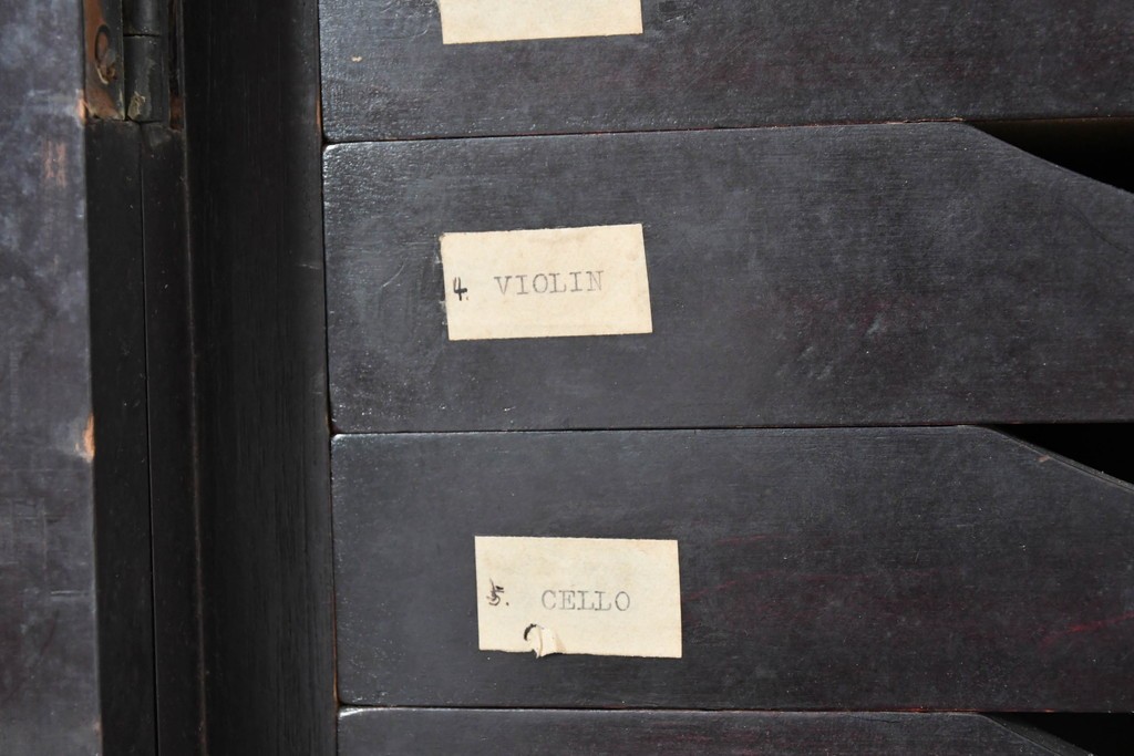 和製アンティーク　薄型引き出しが並ぶレコードケース　(R-087025)